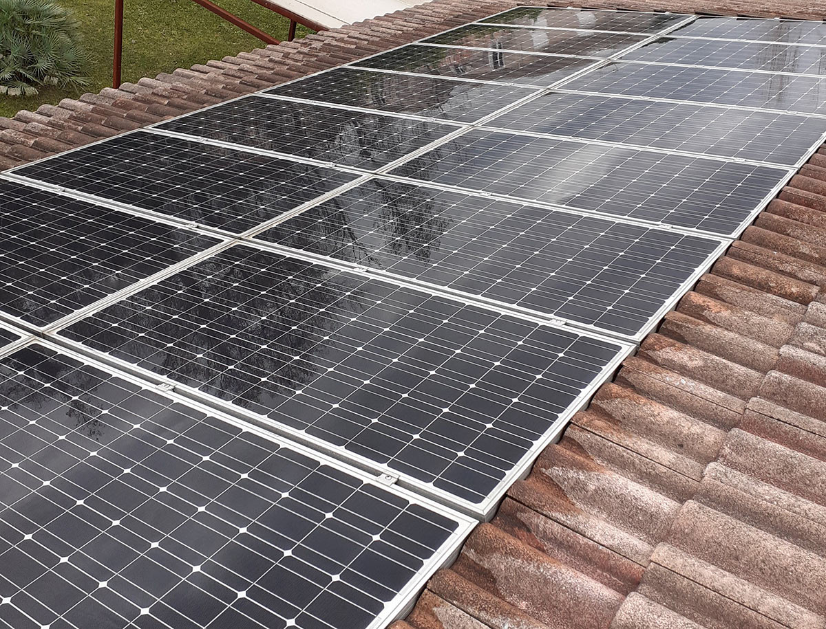 Exemples de grandes installations de panneaux photovoltaïques